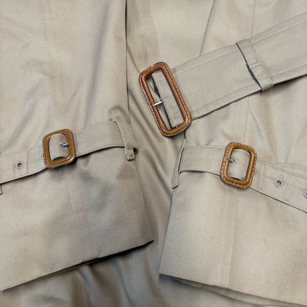 Burberry trench coat. - Picture 9 of 14